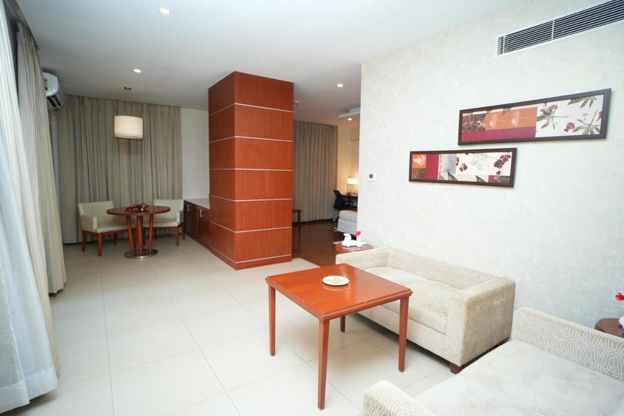 The Altruist Business Hotel Hitech Hyderabad Exteriör bild