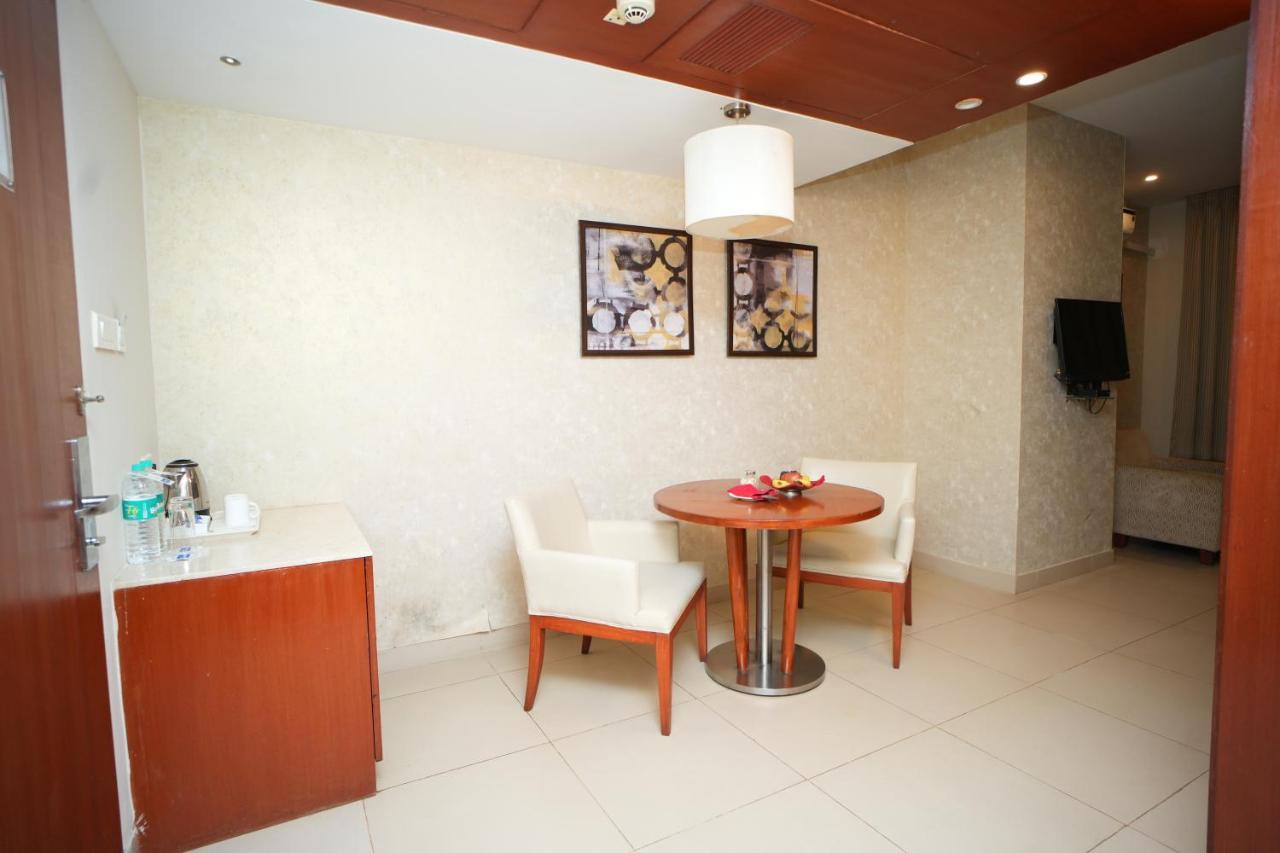 The Altruist Business Hotel Hitech Hyderabad Exteriör bild