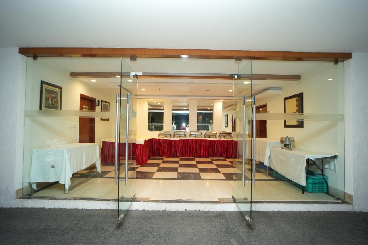 The Altruist Business Hotel Hitech Hyderabad Exteriör bild