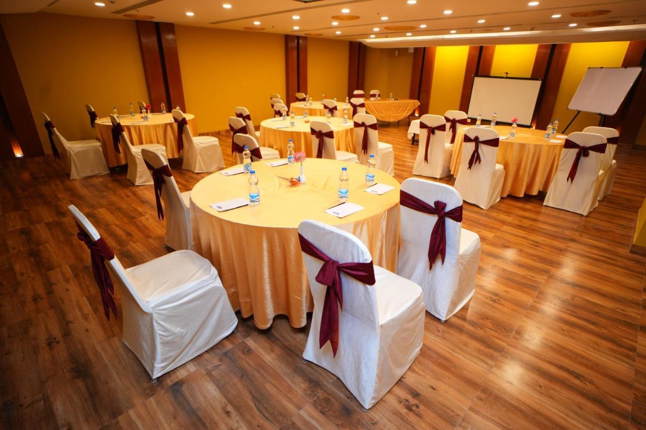 The Altruist Business Hotel Hitech Hyderabad Exteriör bild